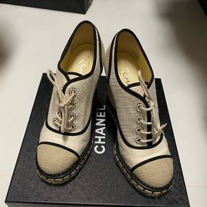 CHANEL sneaker 👟 mint condition